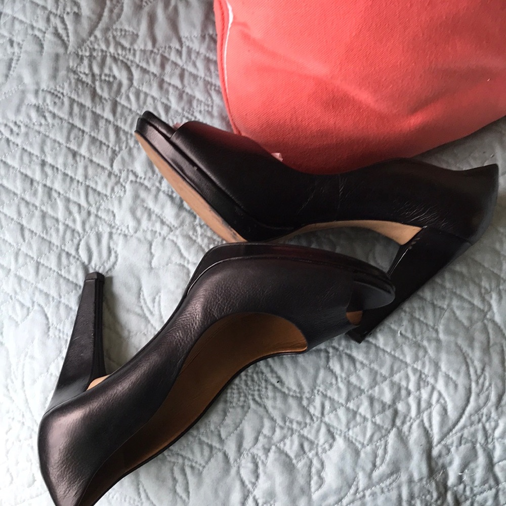 Shoes - Picture 4 of 4